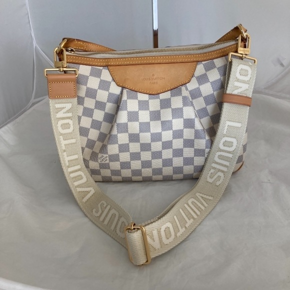 LOUIS Vuitton Utility Bag Jacquard strap and pouch - Picture 14 of 14